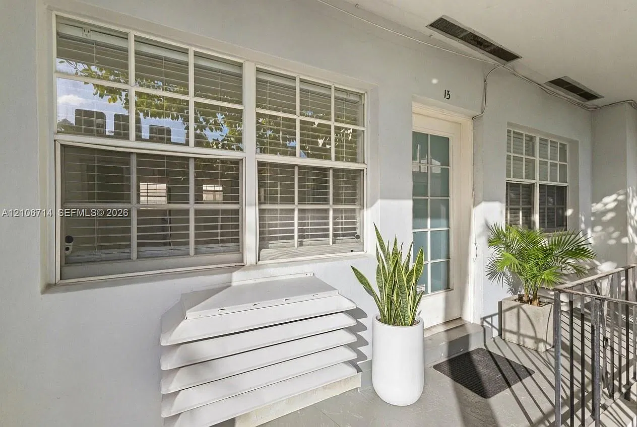 Lincoln Road Villas East — Photo 3