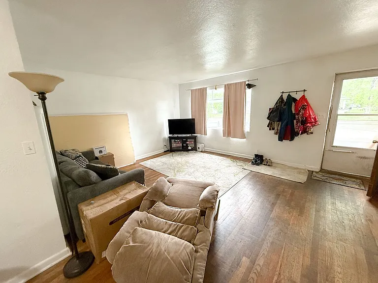 111 E Plum St — Photo 71