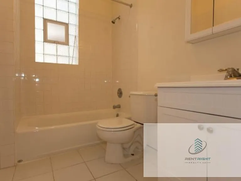 1411 W Erie St #3F — Photo 4