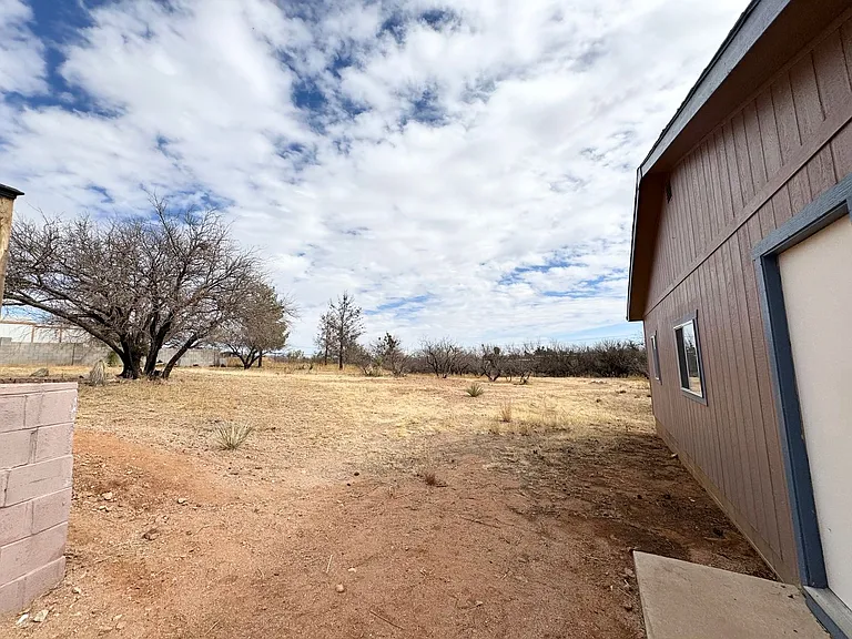 1327 S Yucca Dr — Photo 25