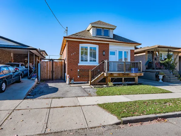 257 Tragina Ave N, Hamilton, ON L8H 5C9