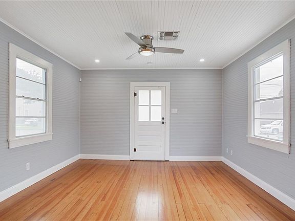 4th image of 1010 Avenue A