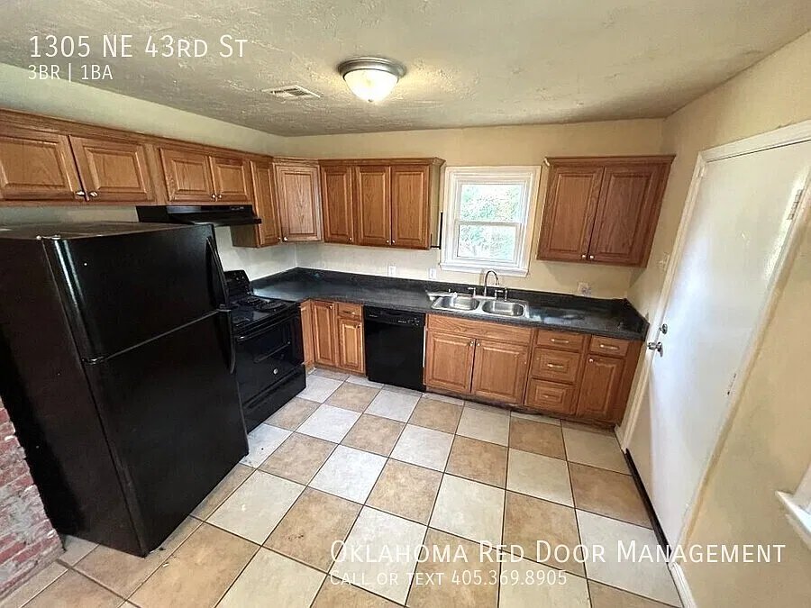 1305 NE 43rd St