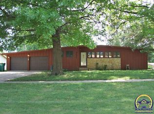 3424 SW James St, Topeka, KS 66614