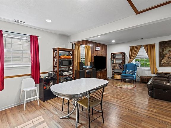 3rd image of 5021 Crest Dr