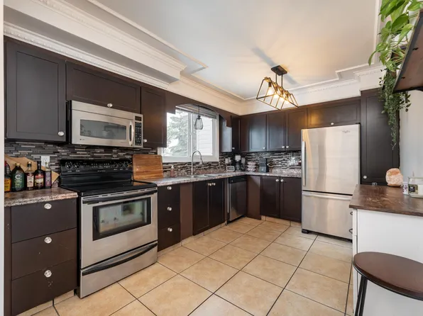 747 Clareview Rd NW, Edmonton, AB T5A 3S6