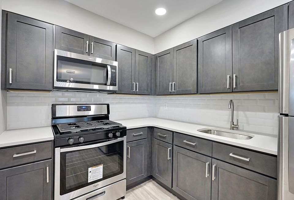 2nd image of 2121 Glendale Ave