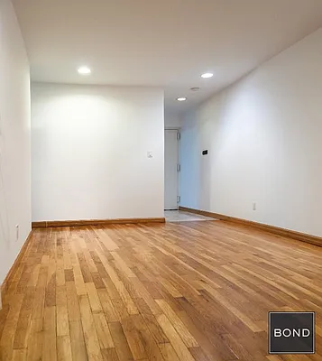 Rented by Bond New York | media 4