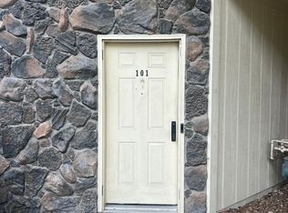 101 Park De Ville Pl, Columbia, MO 65203