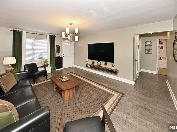 3rd image of 483 Colonial Ter APT 9