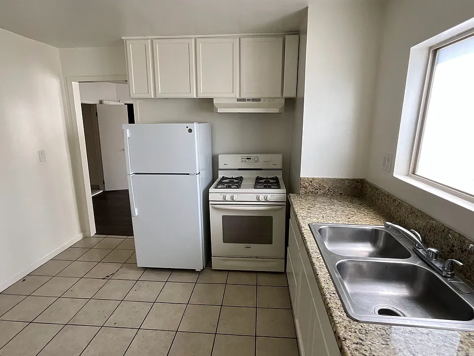 2116-2118 E Cesar E Chavez Ave