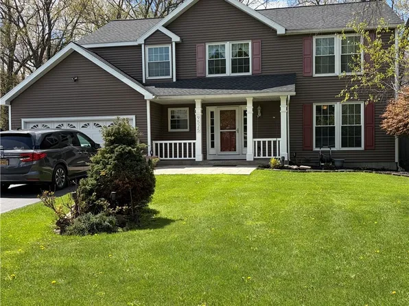 9525 Woodlawn Dr, Brewerton, NY 13029