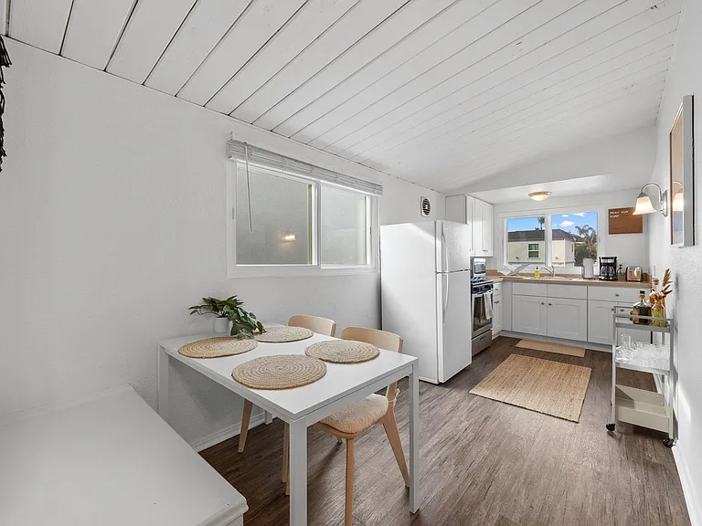 4305 Temecula St — Photo 3