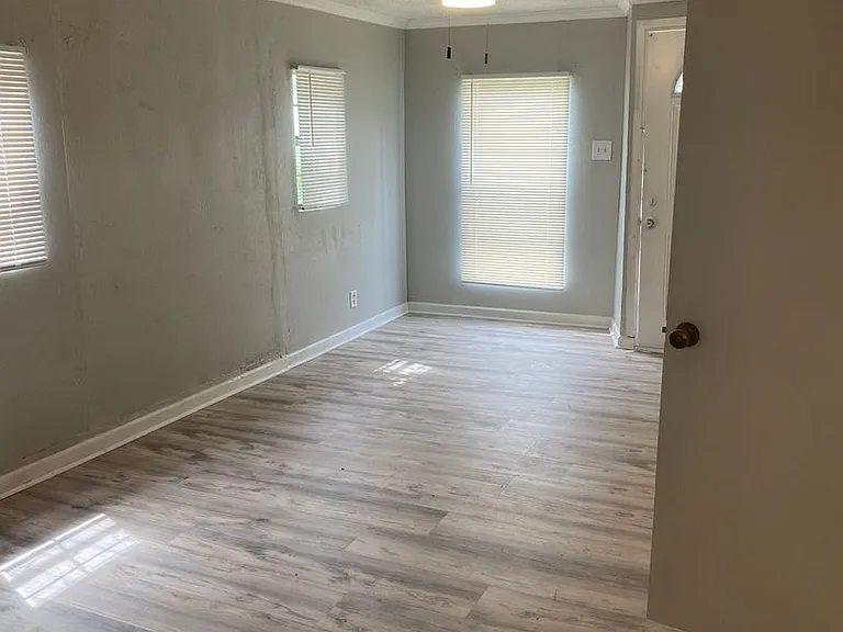 1612 Hill St — Photo 5