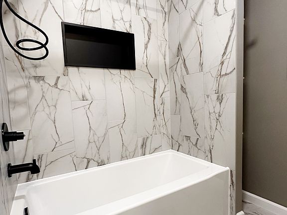 4th image of 1656 N Richmond St #1