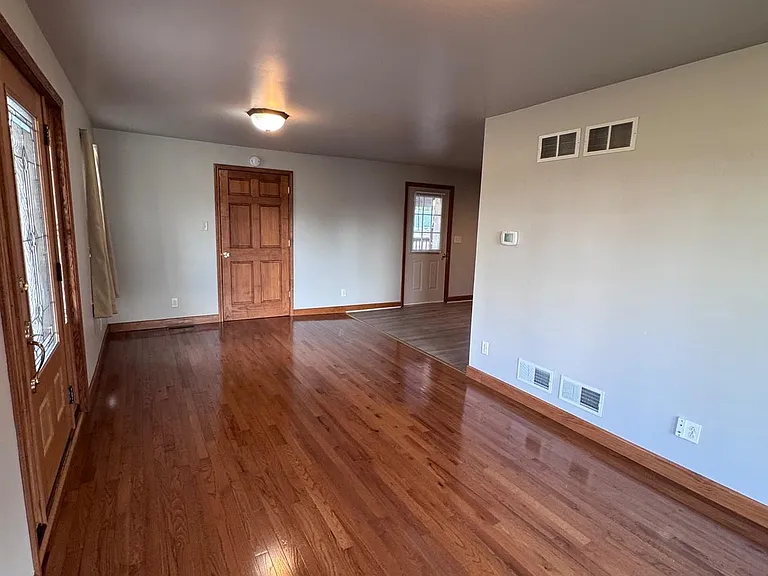 228 N Centre Ave — Photo 14