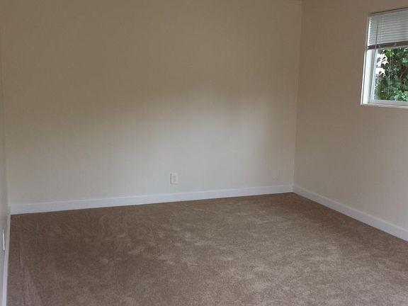 4th image of 12321 35th Ave NE #A