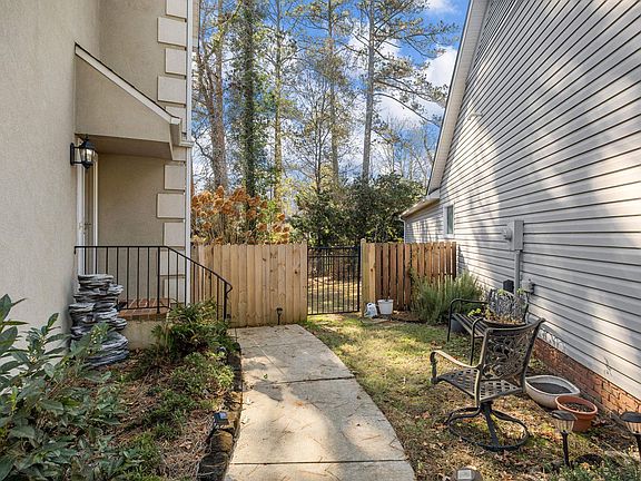4th image of 53 Arbour Ln