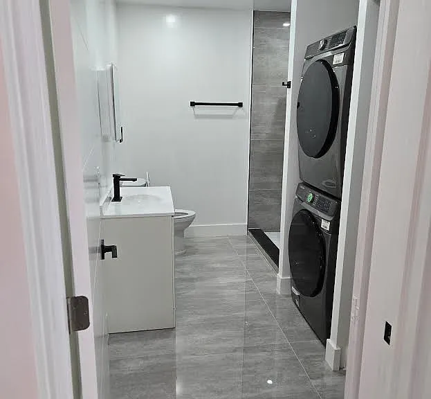 BATH 3 COMBO: FULL BATH + AC AIR HANDLER + WASHER-DRYER