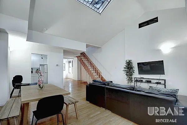 Rented by Urbane Brokerage | media 63