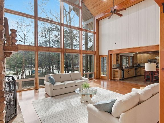3rd image of 828 Brushy Ln