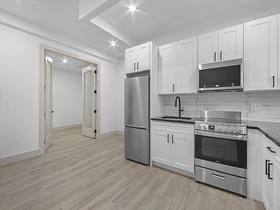 4th image of 110 Meserole St APT 2