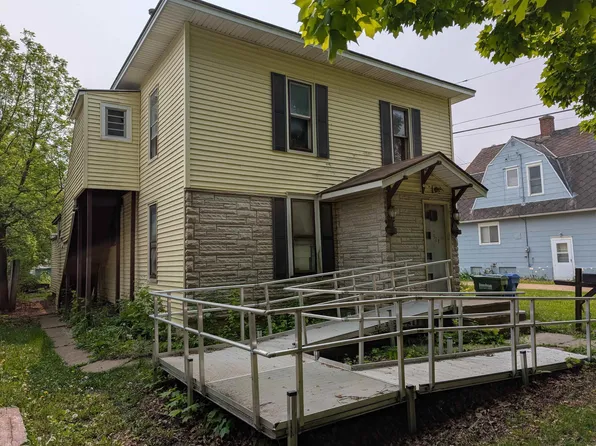 513 N Elm St, Cresco, IA 52136