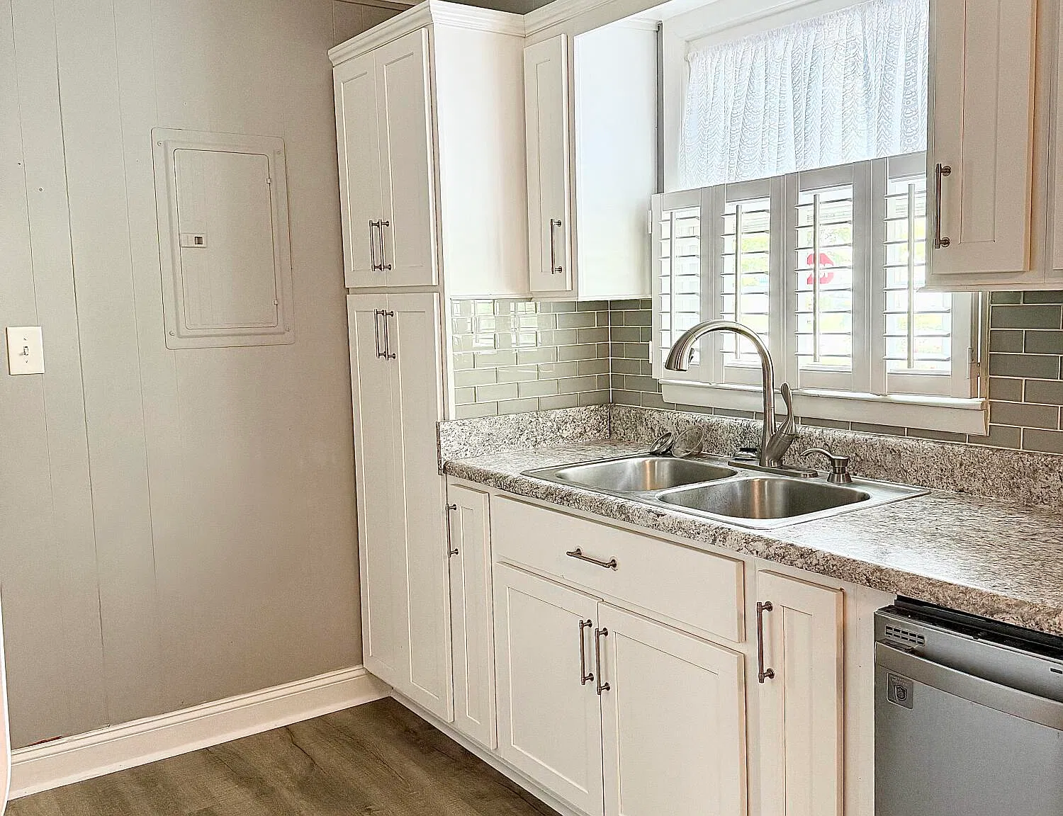 2 bed, 1.0 bath, $1,200 — Photo 3