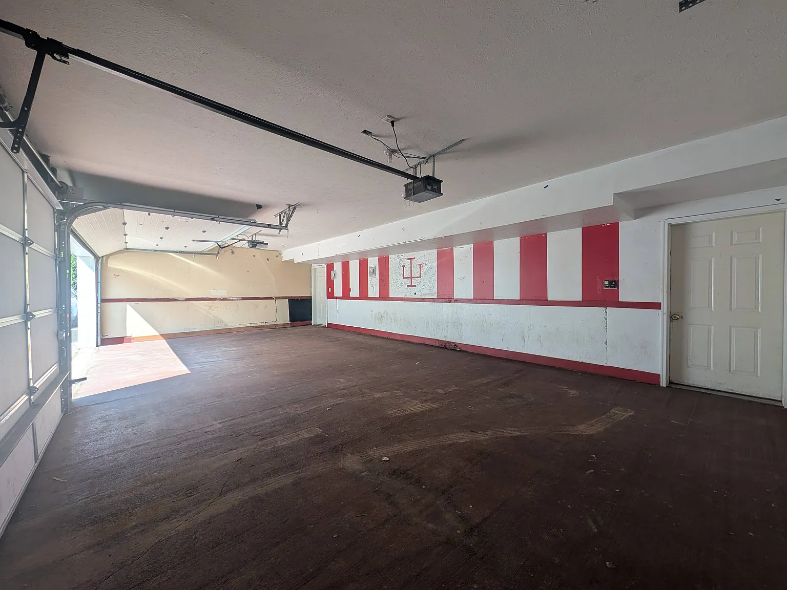 5 bed, $3,975 — Photo 1