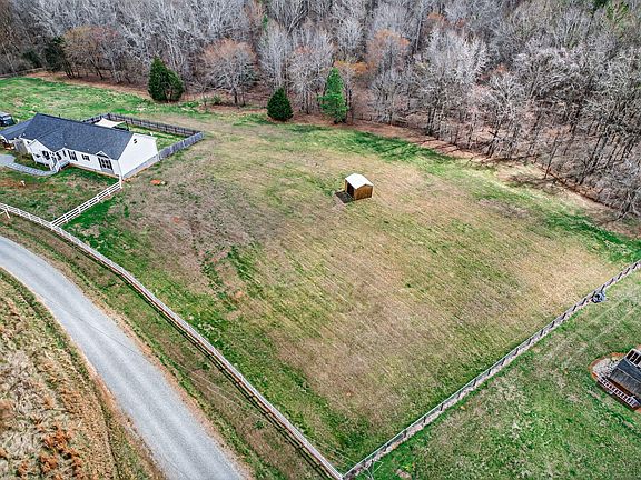 3rd image of 230 Spring View Ln