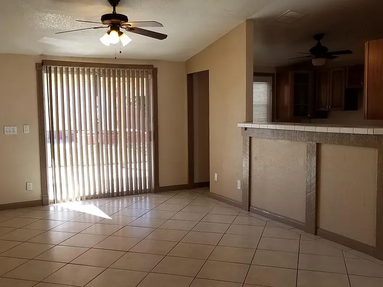 27377 Crossglade Ave — Photo 10