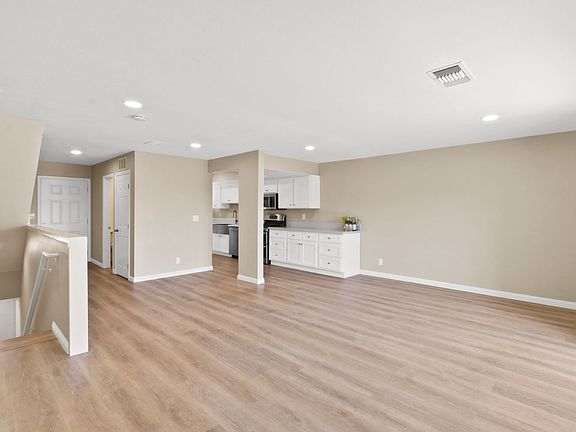4th image of 1115 Rosecrans Ave