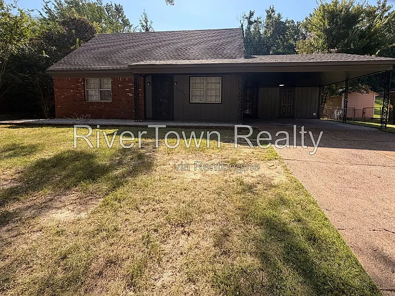 2884 Spring Hill Dr — Photo 1