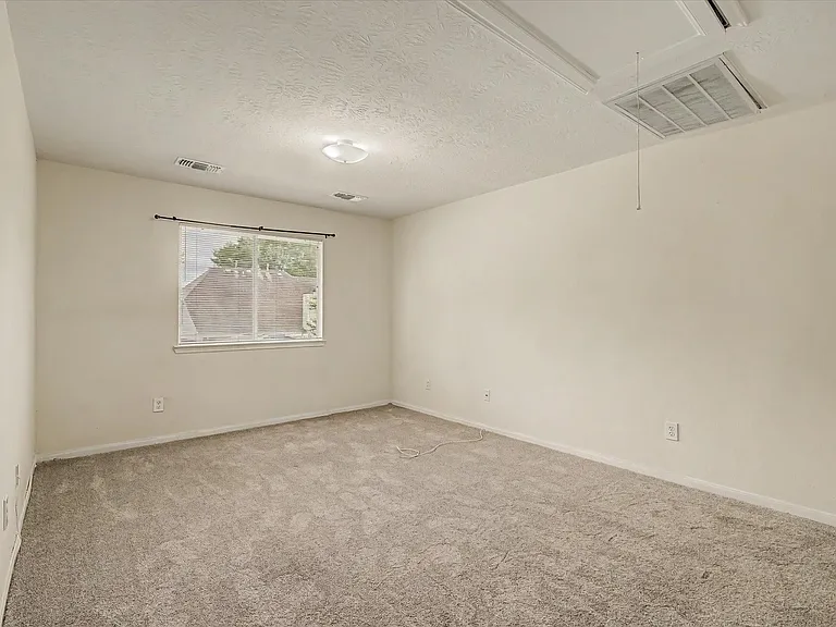 10840 Sycamore Dr N — Photo 26