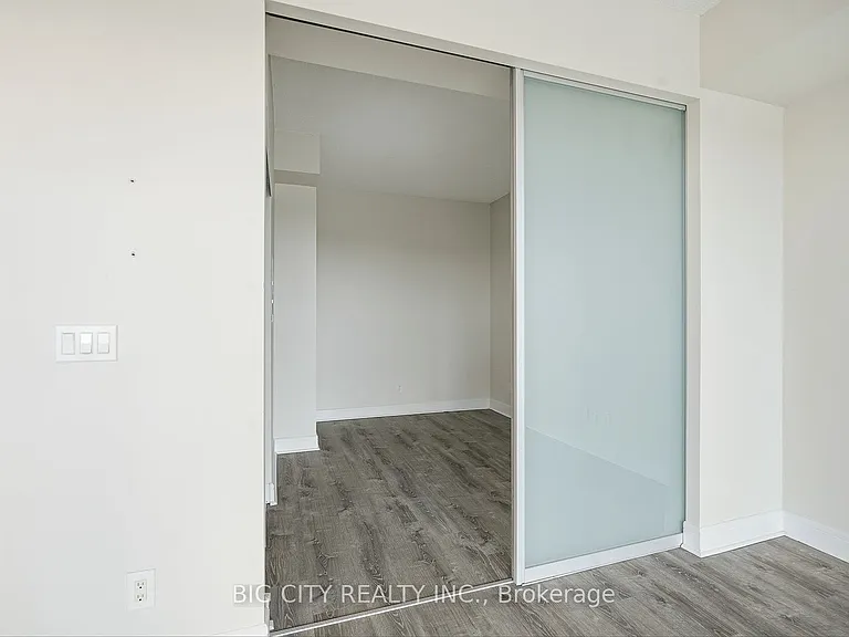 35 Brian Peck Cres #403 — Photo 25