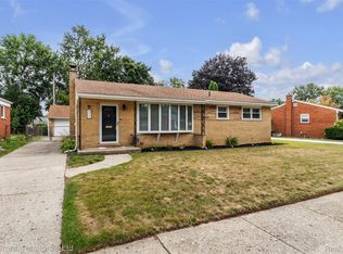 3177 Treadwell St, Wayne, MI 48184