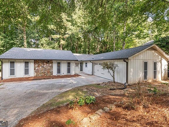 4th image of 9570 Hillside Dr