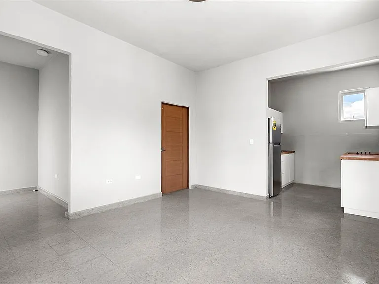 107 Taft #6 — Photo 6