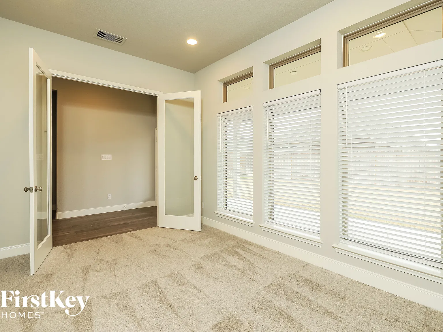 4 bed, 3.0 bath, 2352 sqft, $2,115 — Photo 3