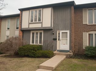 27 Cypress Square Pl, Elgin, IL 60123