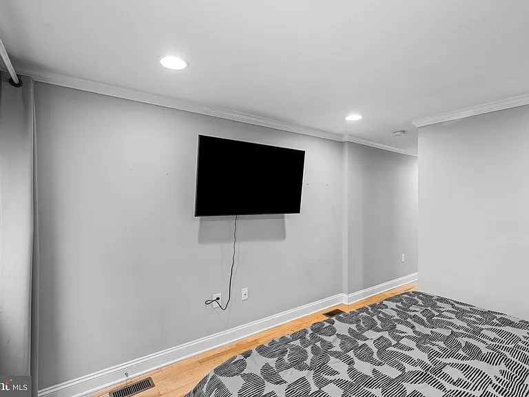 601 S Rose St — Photo 17