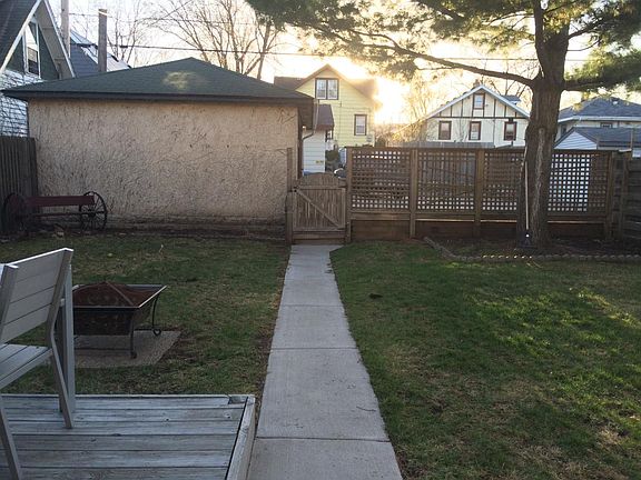 1 Garage space included in price - lots of street parking av