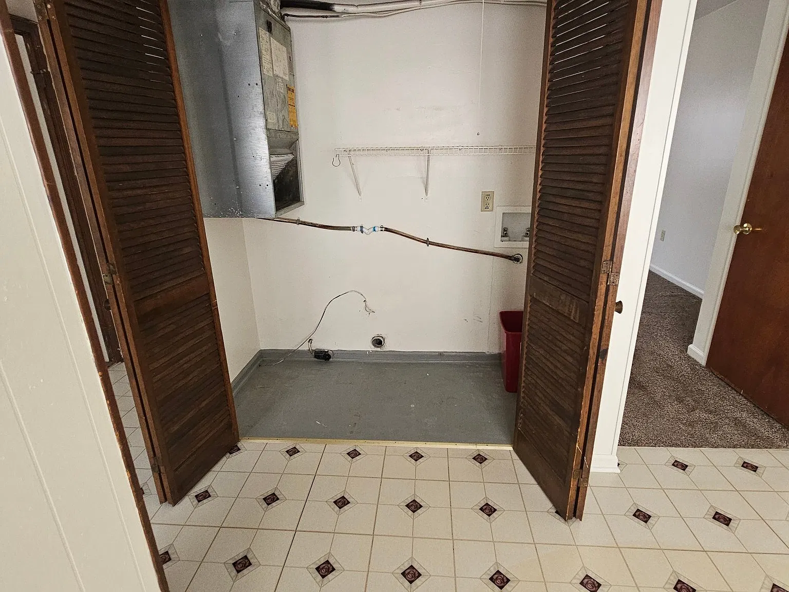 Colonial Square 2/1 Avail10/20 Close to Downtown — Photo 4