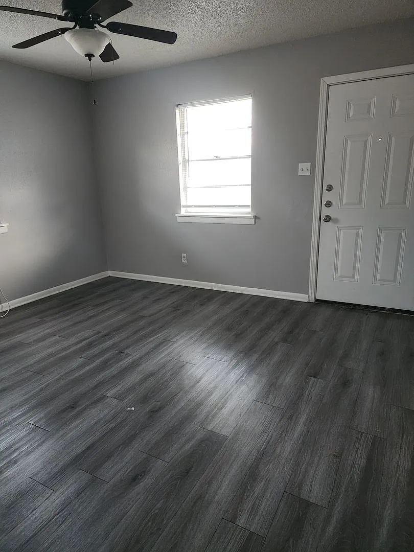 403 E Robertson Ave — Photo 3
