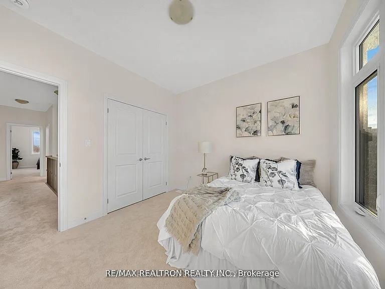 1053 Zircon Mnr — Photo 22
