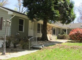 4 Esther Ct, Chester, NJ 07930