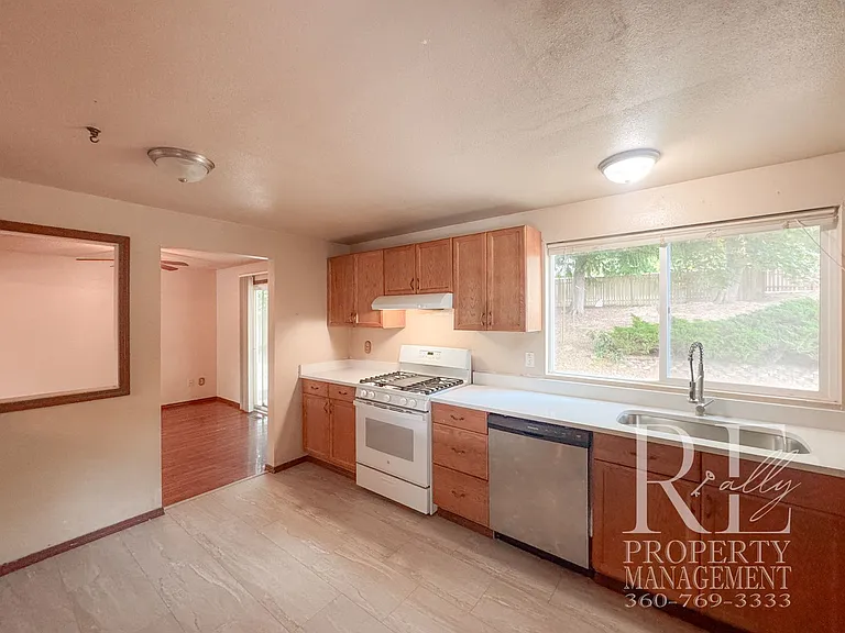 7880 Oxbow Ave NE — Photo 5