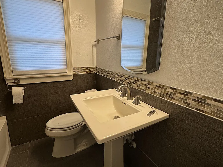 1345 W Smith St — Photo 23