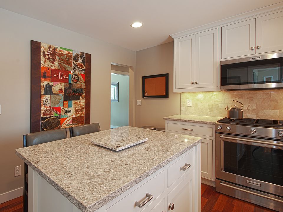 Kitchen - Main Floor