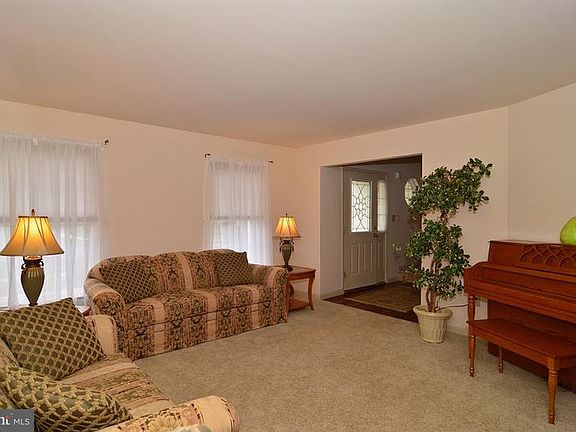 4th image of 300 Wernersville Blvd